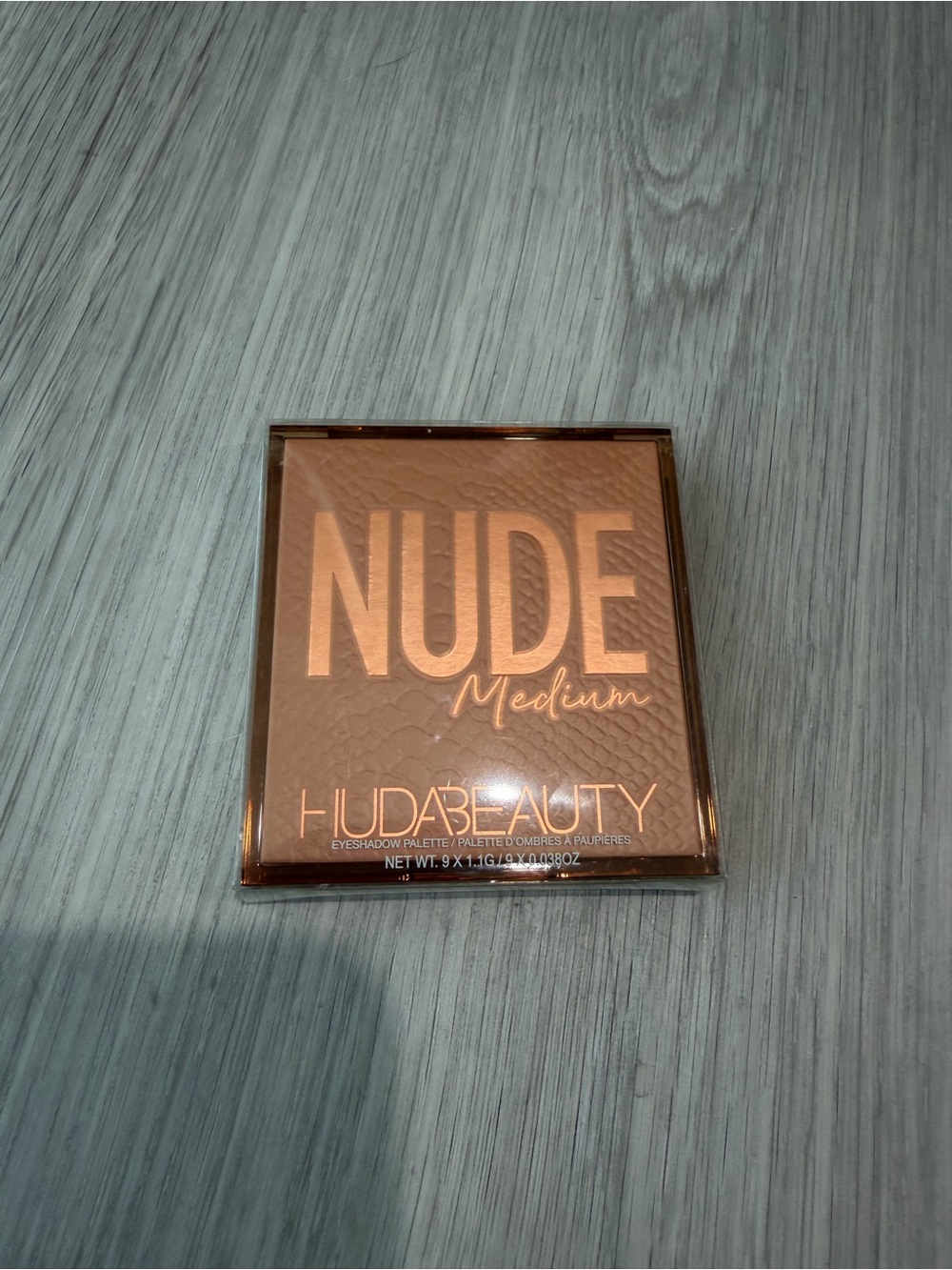 HUDA BEAUTY Nude Eyeshadow Palette Light & Medium Buddle - Pink & Brown Tones - Picture 7 of 8